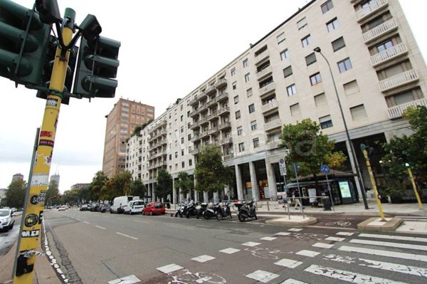 negozio in affitto a Milano in zona Centro Direzionale