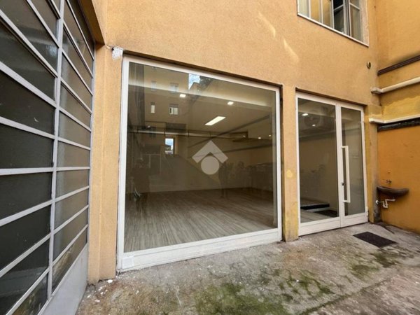 locale commerciale in affitto a Milano in zona Bocconi