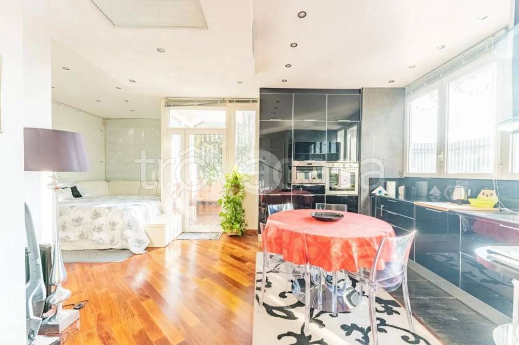 appartamento in affitto a Milano in zona Vigentino