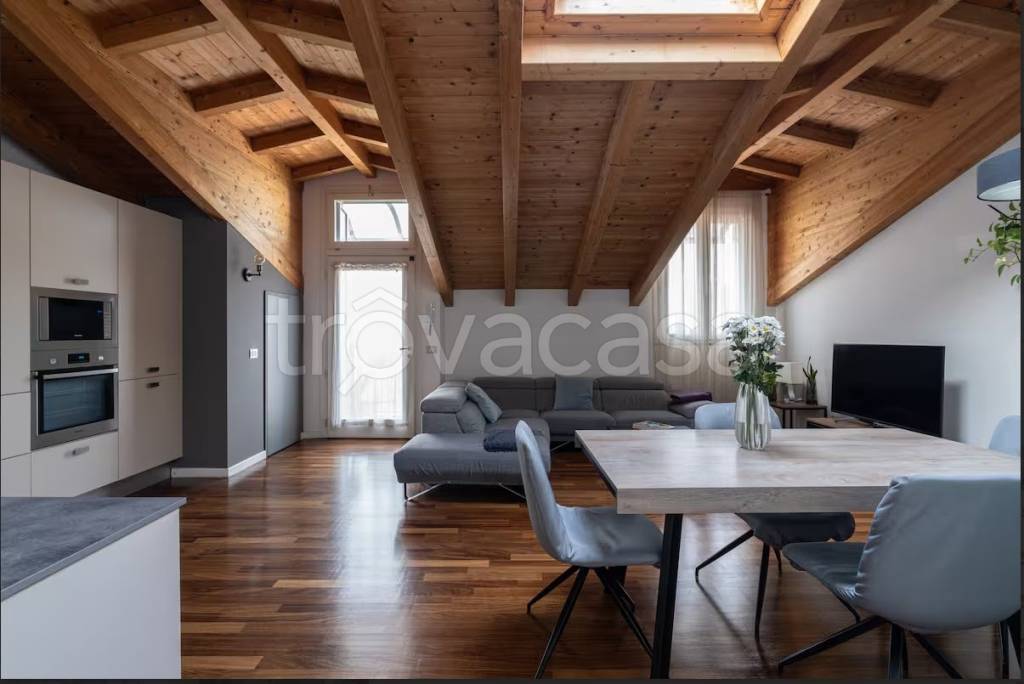 appartamento in affitto a Milano in zona Segnano