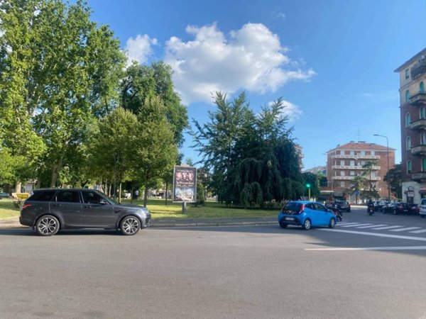 negozio in affitto a Milano in zona Barona