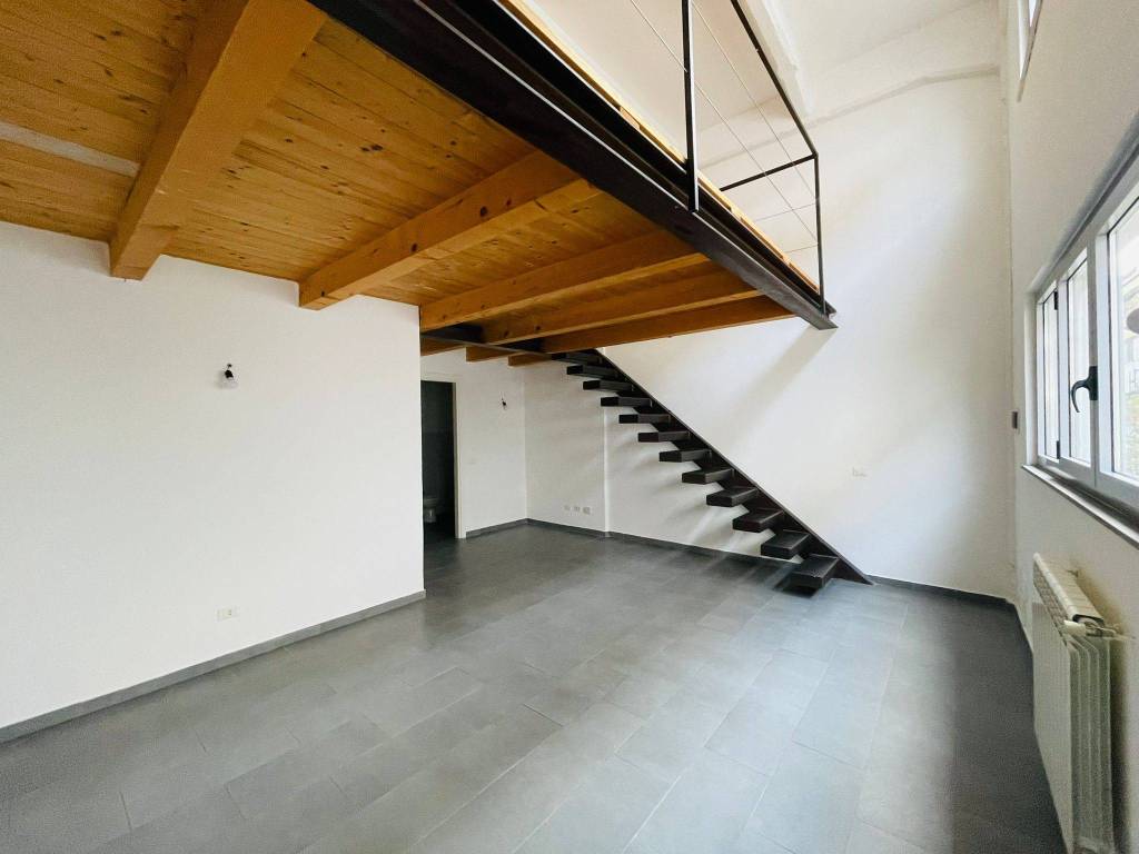 negozio in affitto a Milano in zona Lambrate