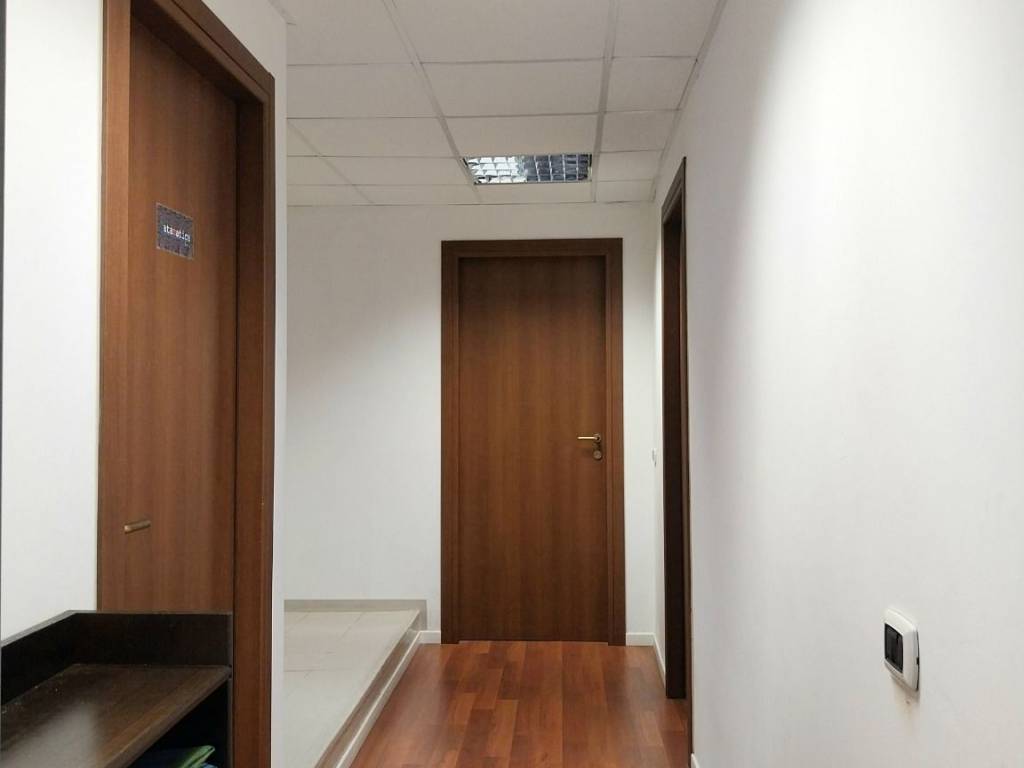 negozio in affitto a Milano in zona Forlanini