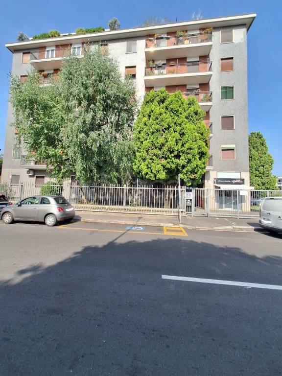 appartamento in affitto a Milano in zona Famagosta