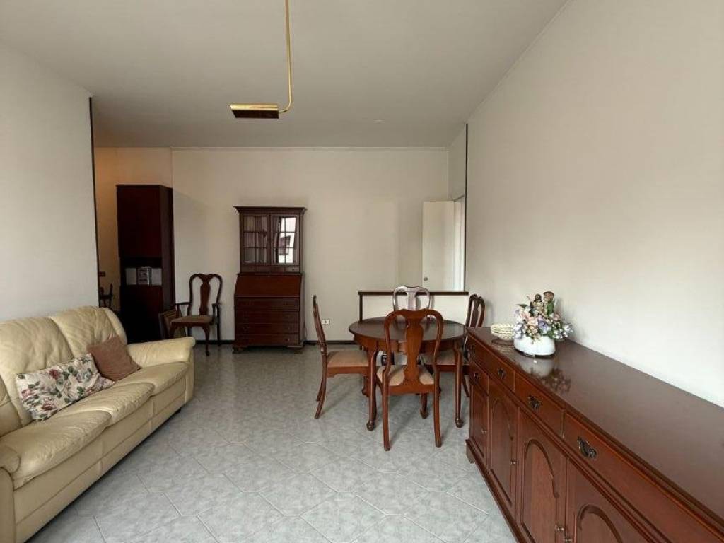 appartamento in affitto a Milano in zona Famagosta