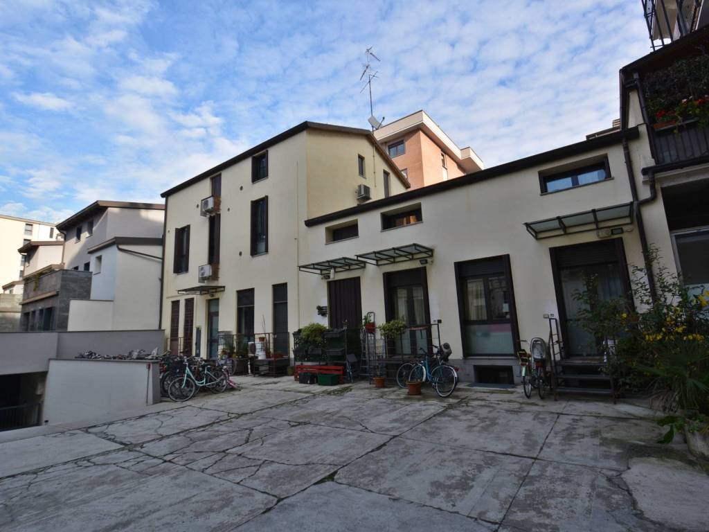 appartamento in affitto a Milano in zona Lorenteggio