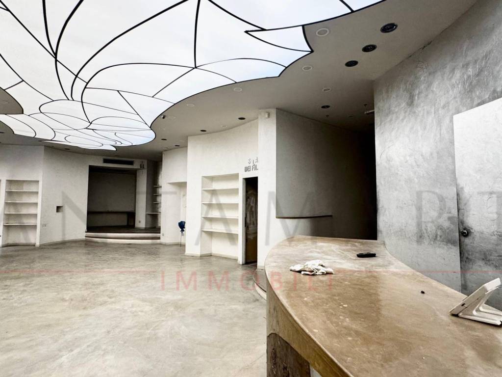 negozio in affitto a Milano
