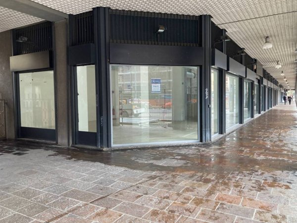 negozio in affitto a Milano in zona Lorenteggio