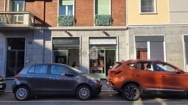 negozio in affitto a Milano in zona Trenno