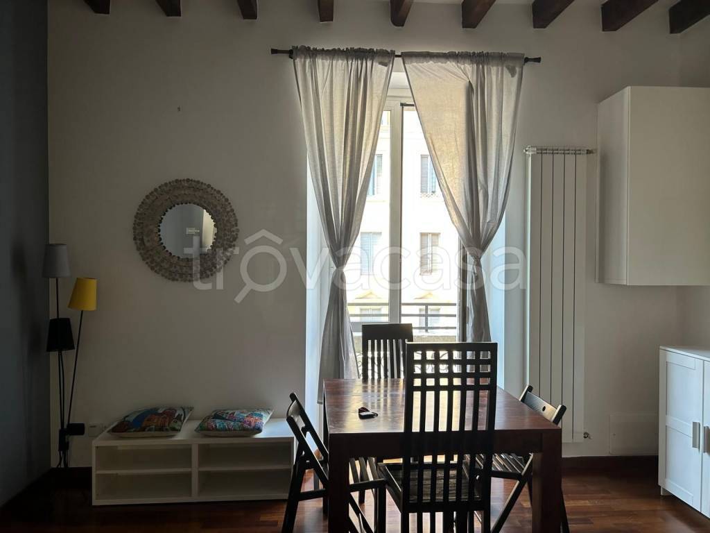 appartamento in affitto a Milano in zona Lorenteggio