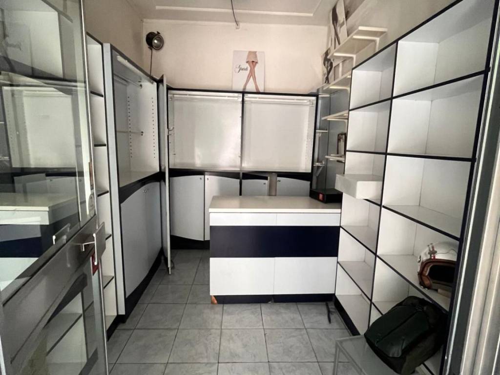 negozio in affitto a Milano