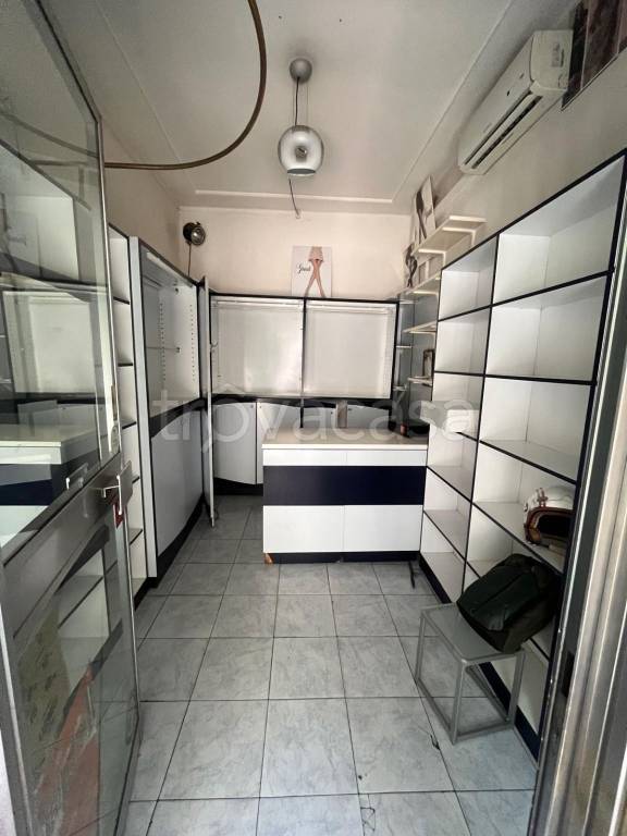 negozio in affitto a Milano