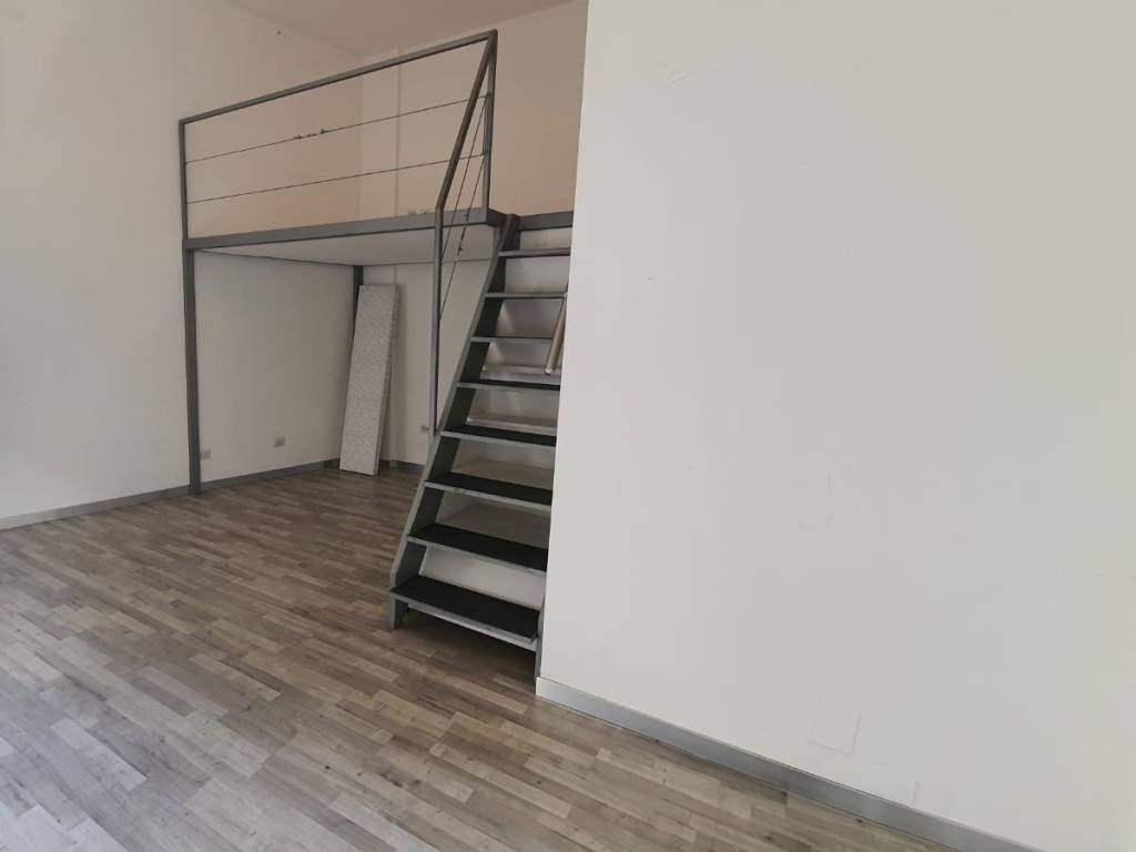 negozio in affitto a Milano