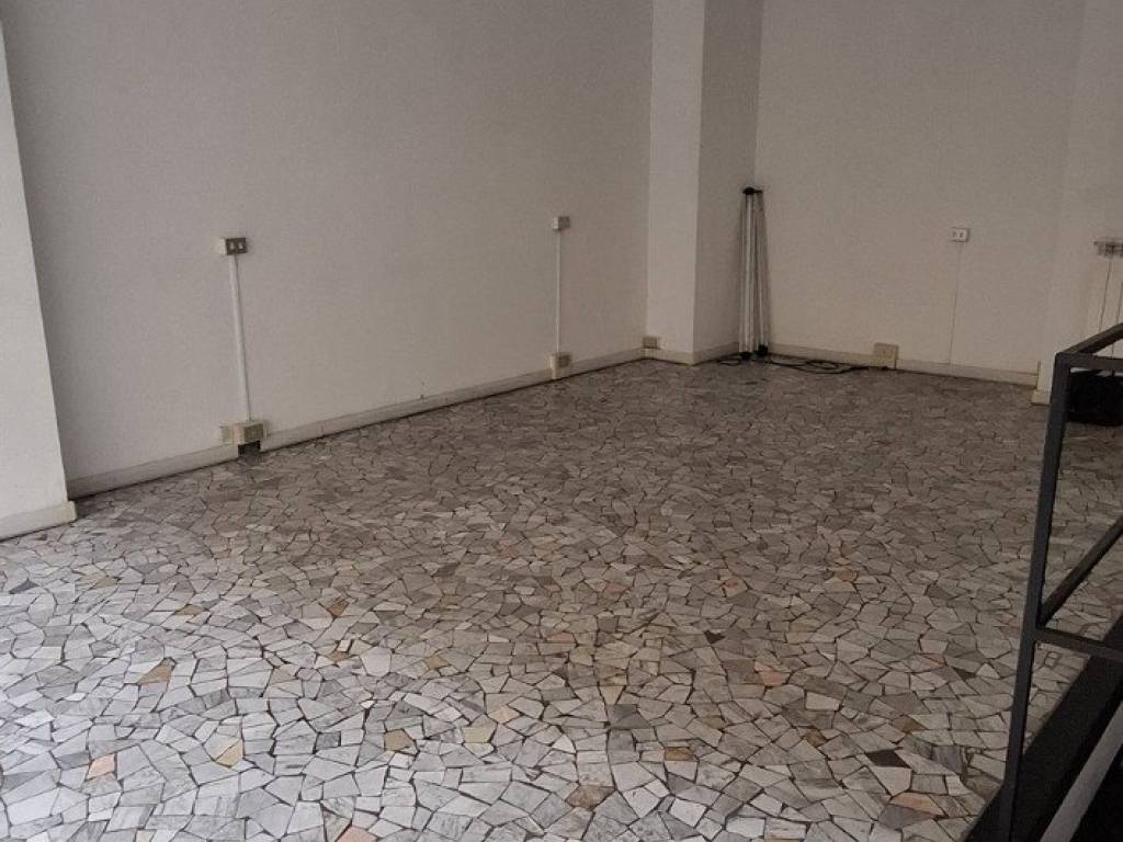 negozio in affitto a Milano in zona Corvetto
