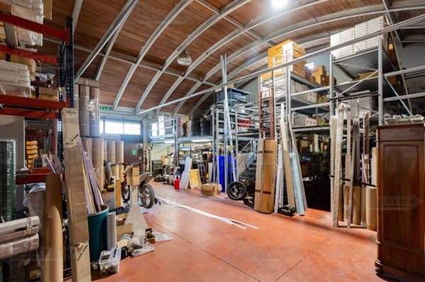 locale commerciale in affitto a Milano