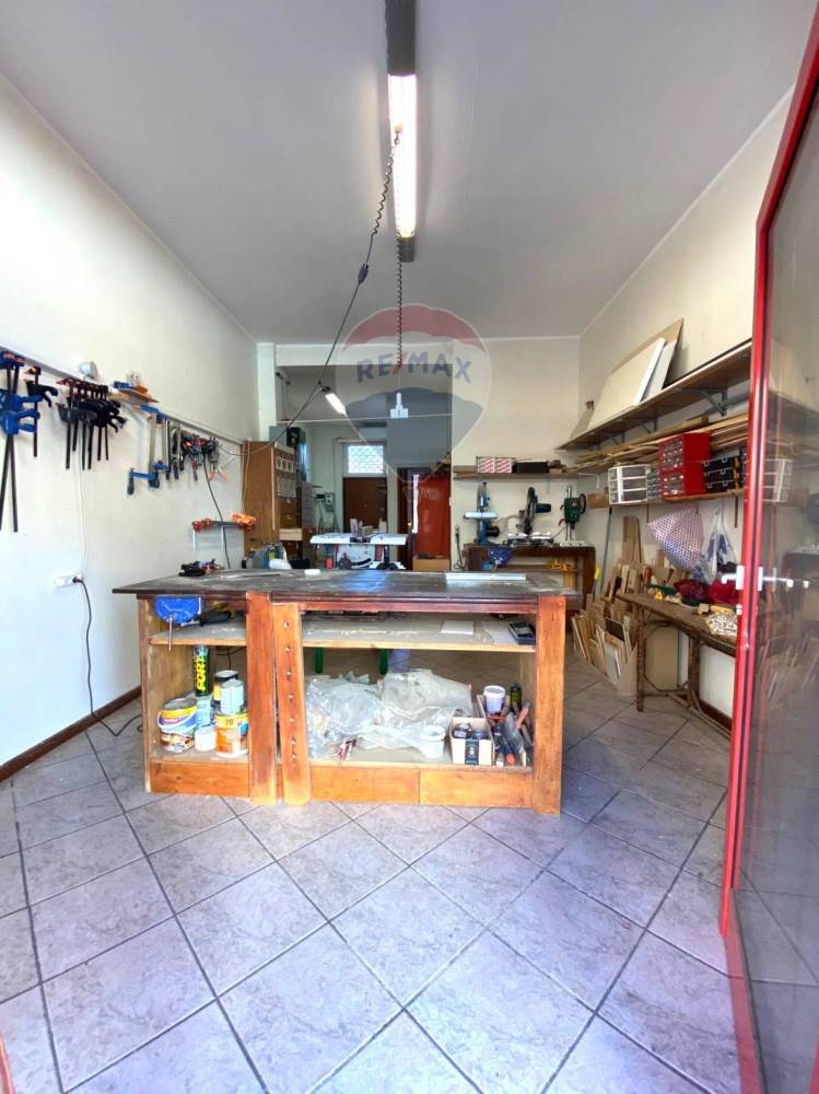 locale commerciale in affitto a Milano in zona Ponte Lambro