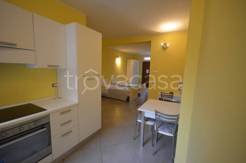 appartamento in affitto a Milano in zona Famagosta