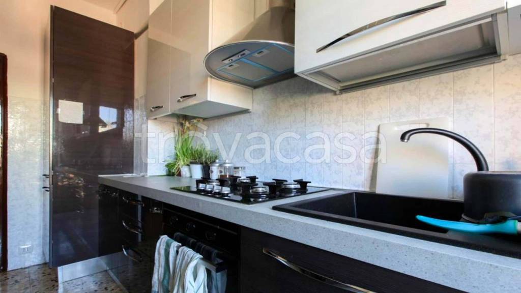 appartamento in affitto a Milano in zona Famagosta