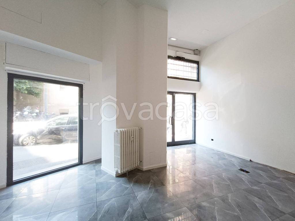 negozio in affitto a Milano