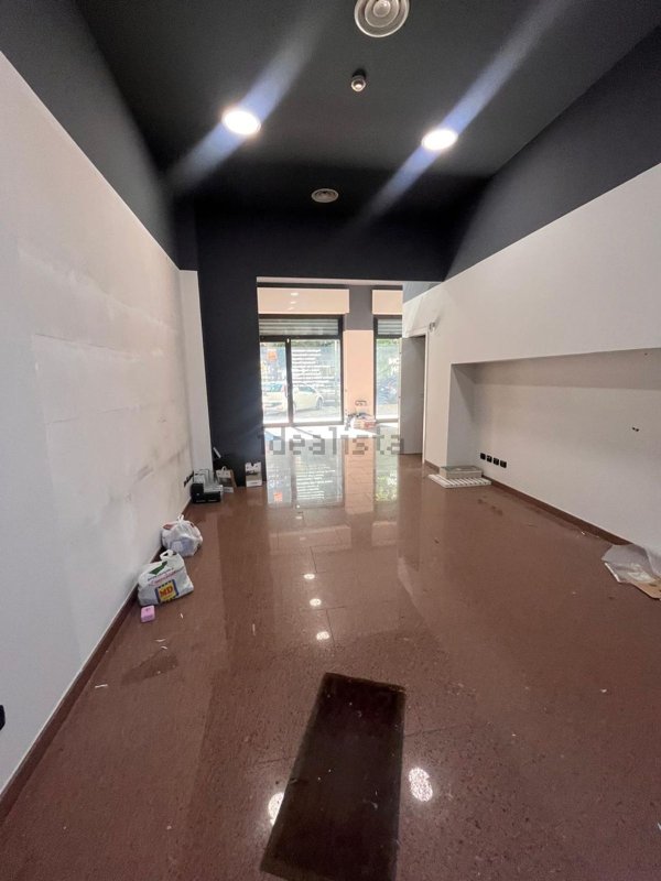locale commerciale in affitto a Milano