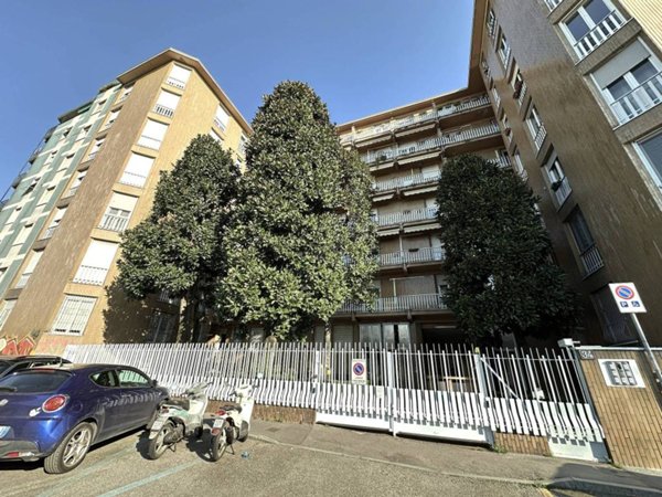 negozio in affitto a Milano in zona Stazione Centrale