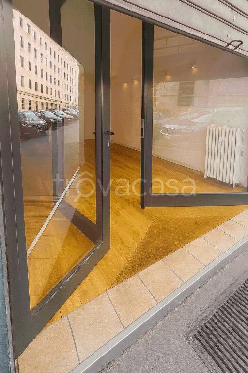 negozio in affitto a Milano in zona Guastalla