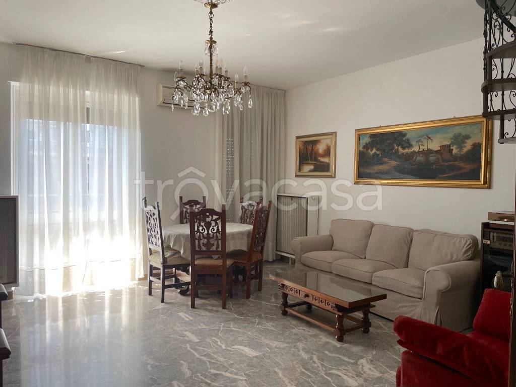 appartamento in affitto a Milano in zona Famagosta