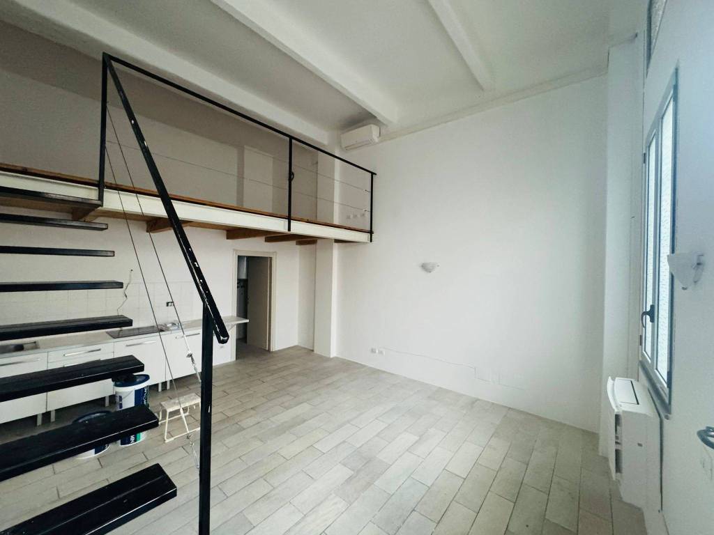 negozio in affitto a Milano in zona Lambrate