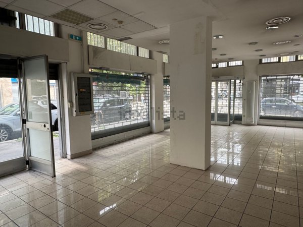 negozio in affitto a Milano