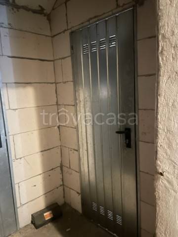 locale di sgombero in affitto a Milano in zona Cascina dei Pomi
