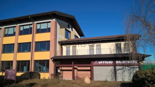 locale commerciale in affitto a Milano in zona Quintosole