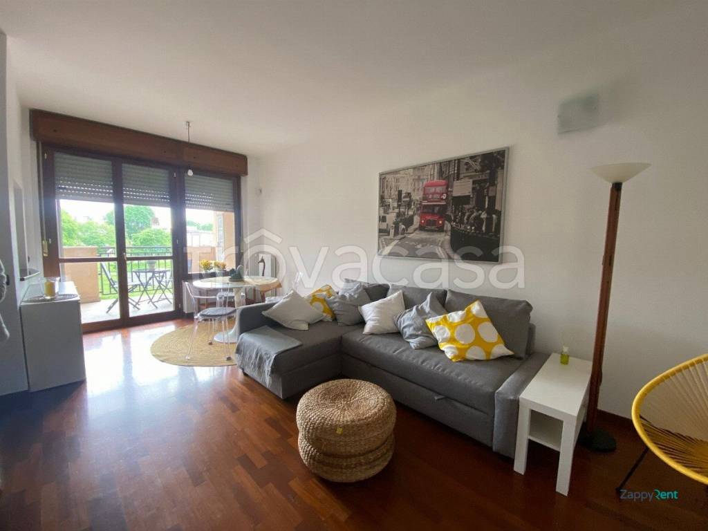 appartamento in affitto a Milano in zona Famagosta