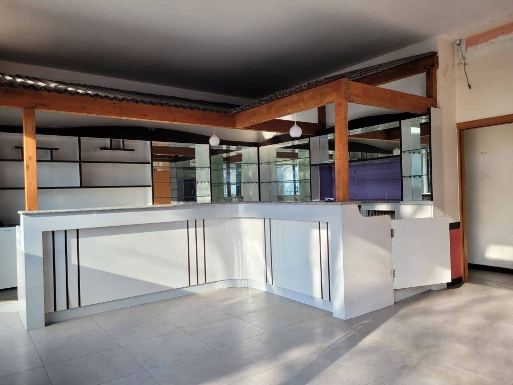 negozio in affitto a Milano