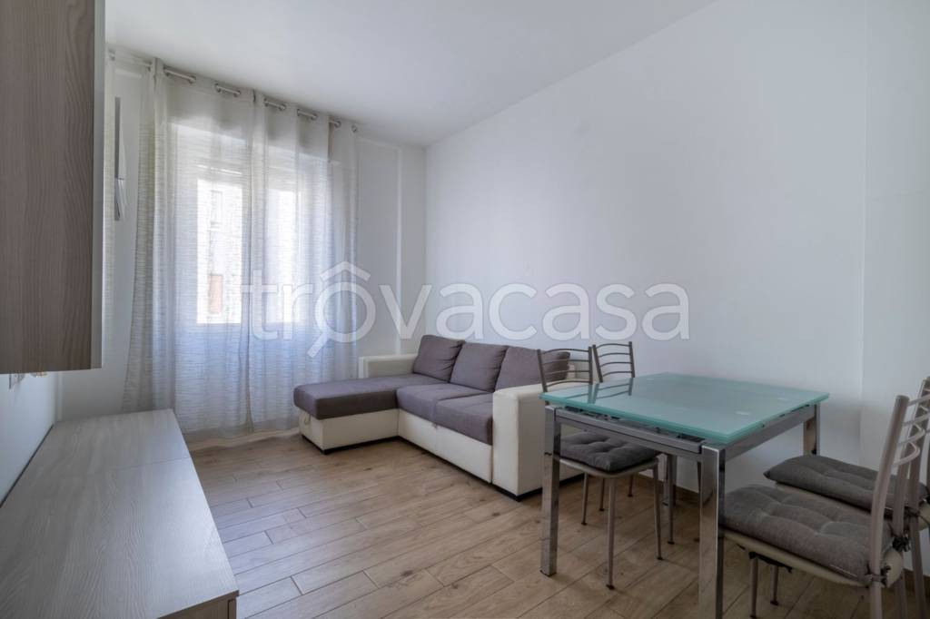 appartamento in affitto a Milano in zona Famagosta