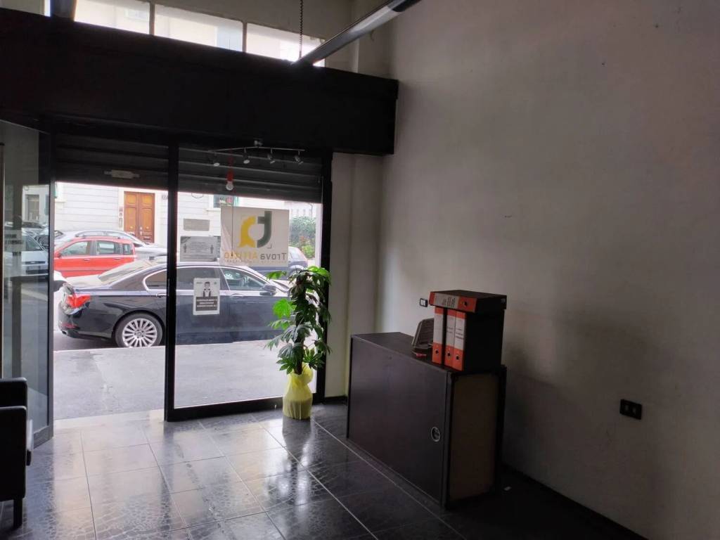 negozio in affitto a Milano