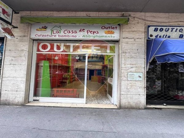 negozio in affitto a Milano in zona Isola