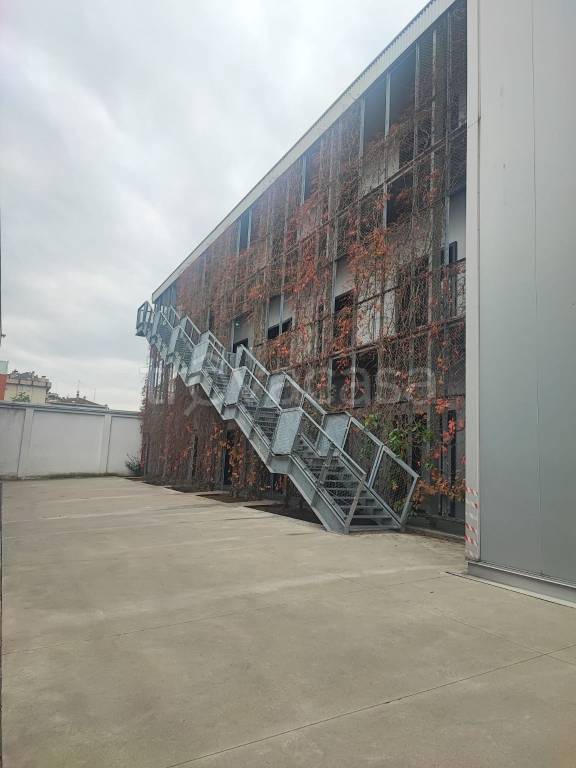 ufficio in affitto a Milano in zona Famagosta