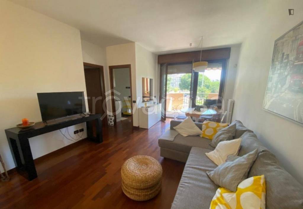 appartamento in affitto a Milano in zona Famagosta