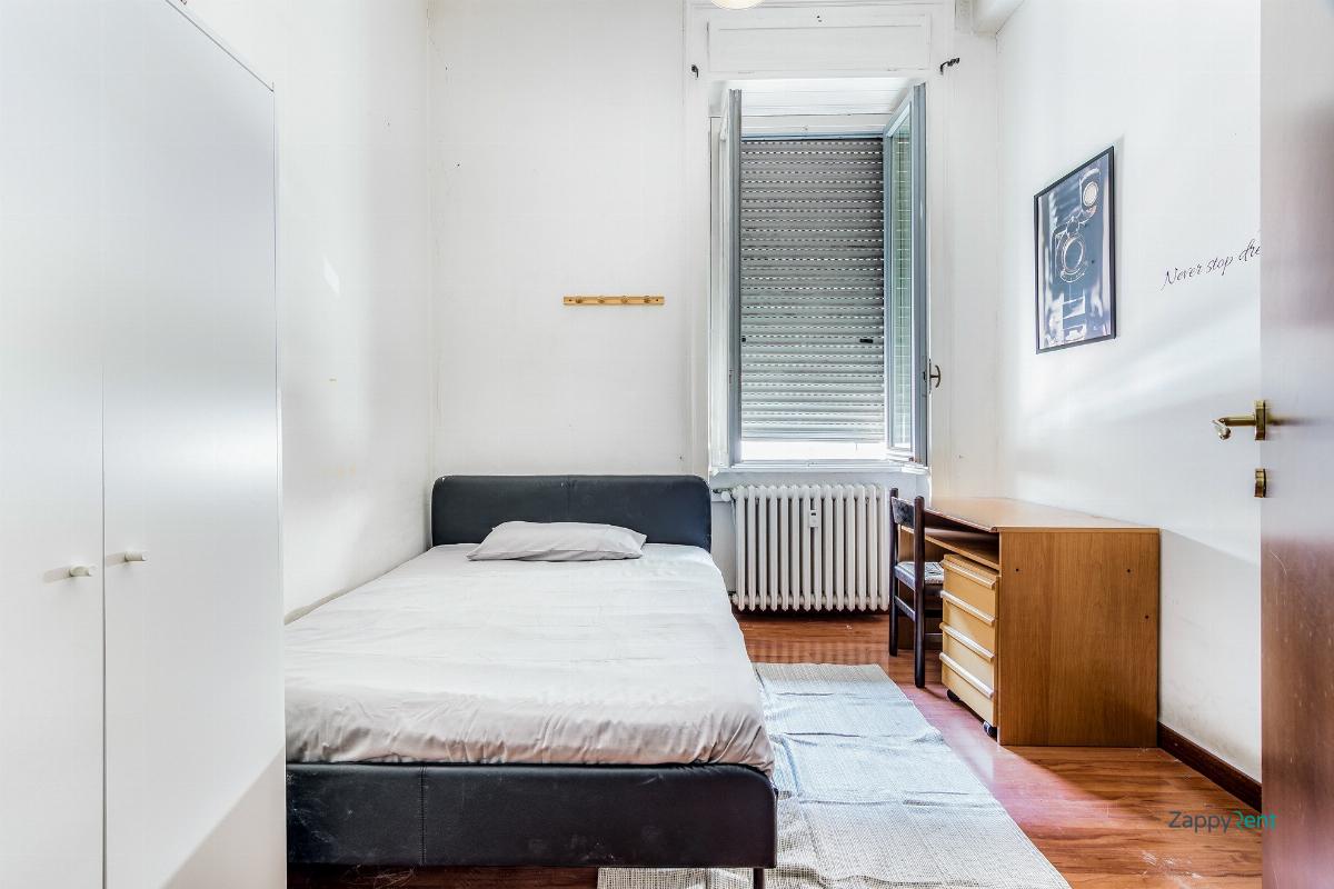 negozio in affitto a Milano in zona Montalbino