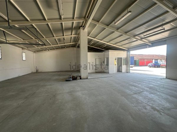 capannone in affitto a Milano in zona Barona