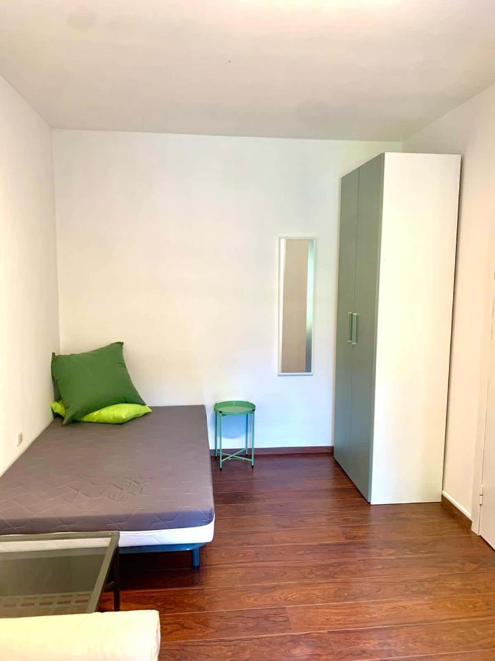negozio in affitto a Milano in zona Segnano