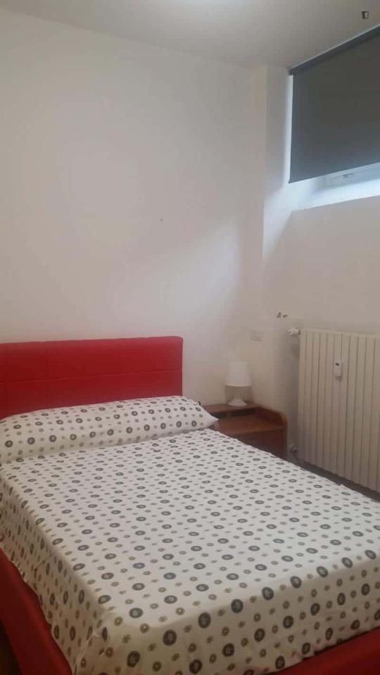 negozio in affitto a Milano in zona Moncucco