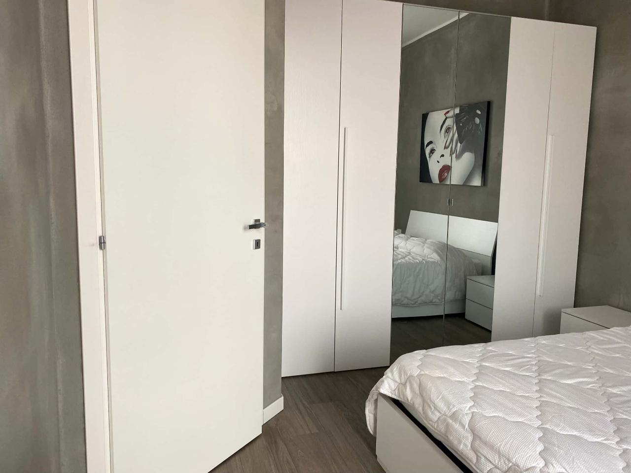 negozio in affitto a Milano in zona Segnano