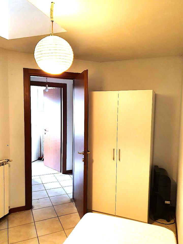 negozio in affitto a Milano in zona Restocco Maroni