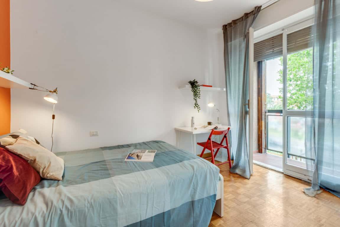 negozio in affitto a Milano in zona Morivione