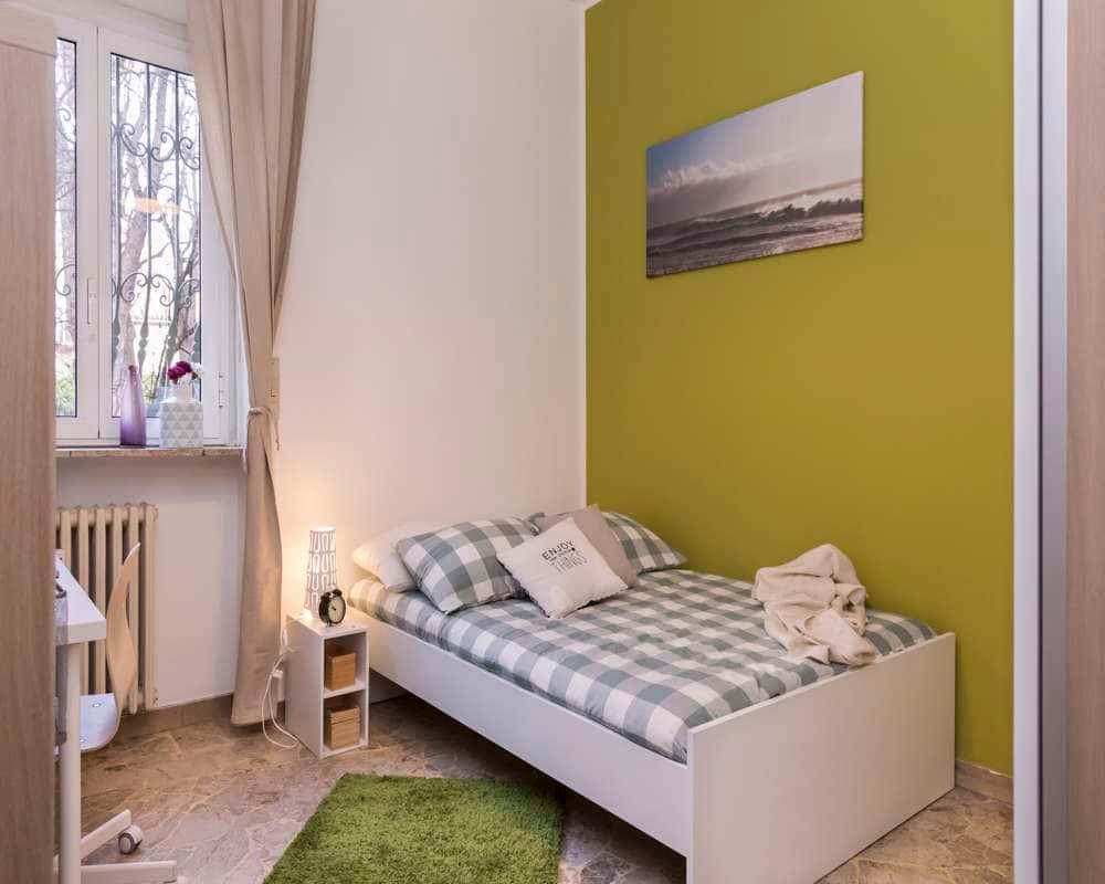 negozio in affitto a Milano in zona Segnano