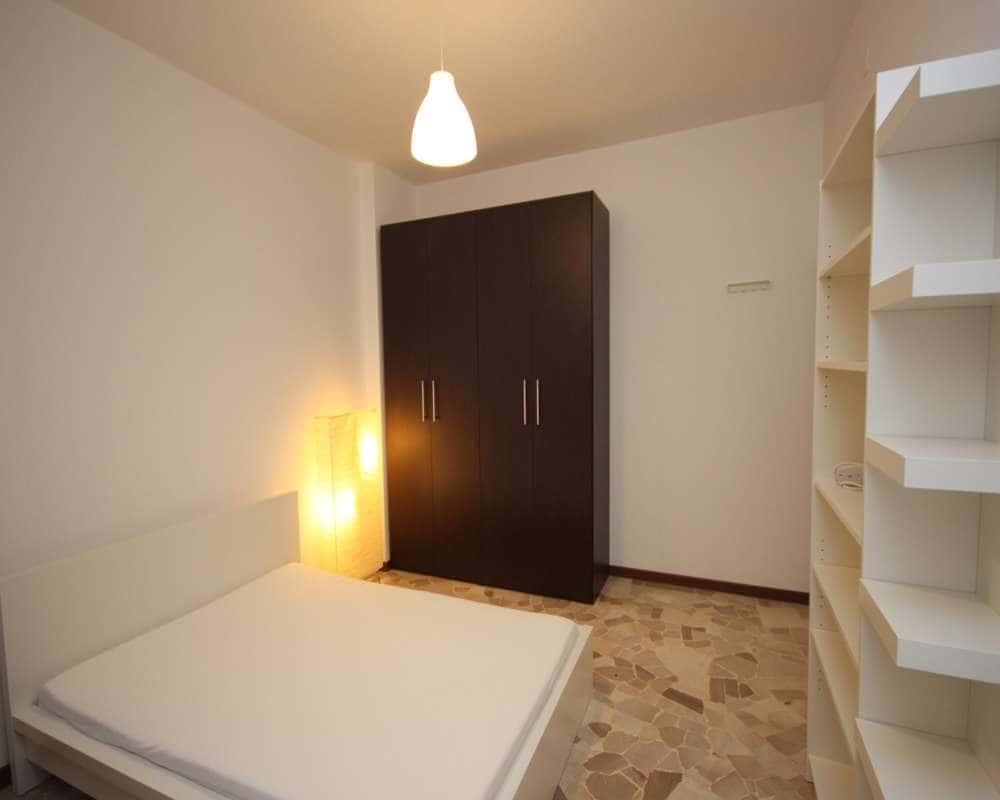 negozio in affitto a Milano in zona Lorenteggio