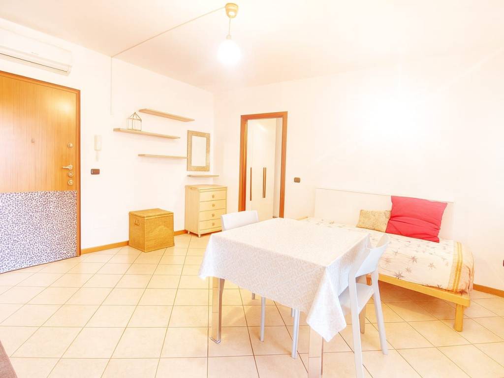 appartamento in affitto a Milano in zona Famagosta
