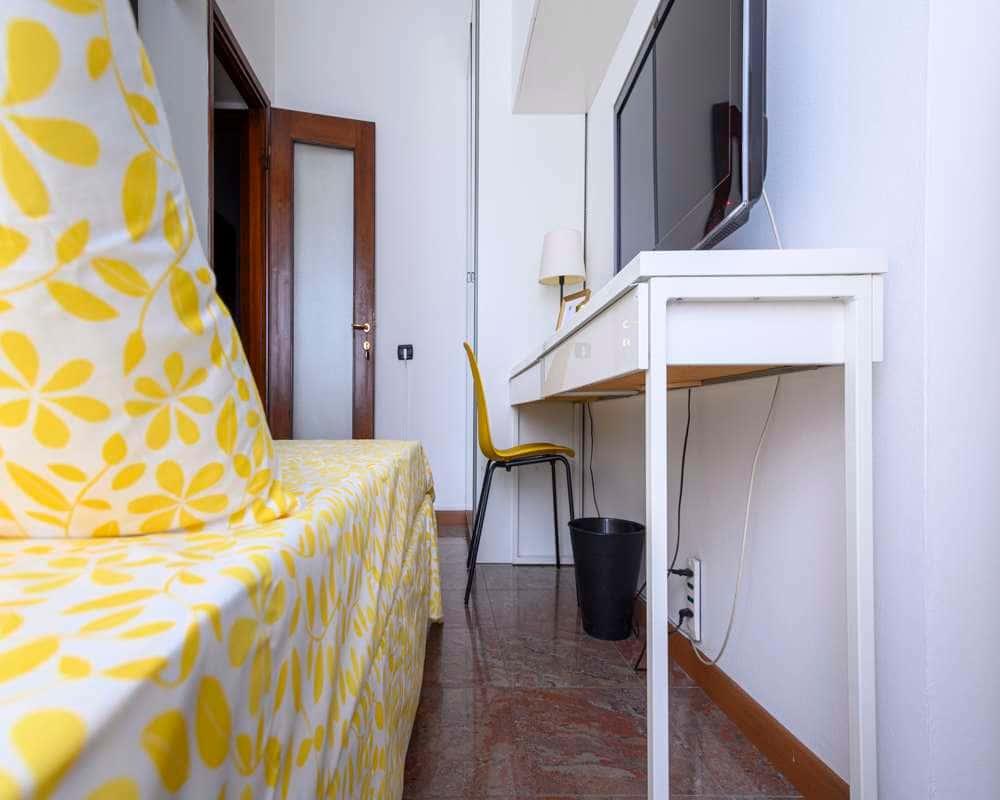 negozio in affitto a Milano in zona Lorenteggio