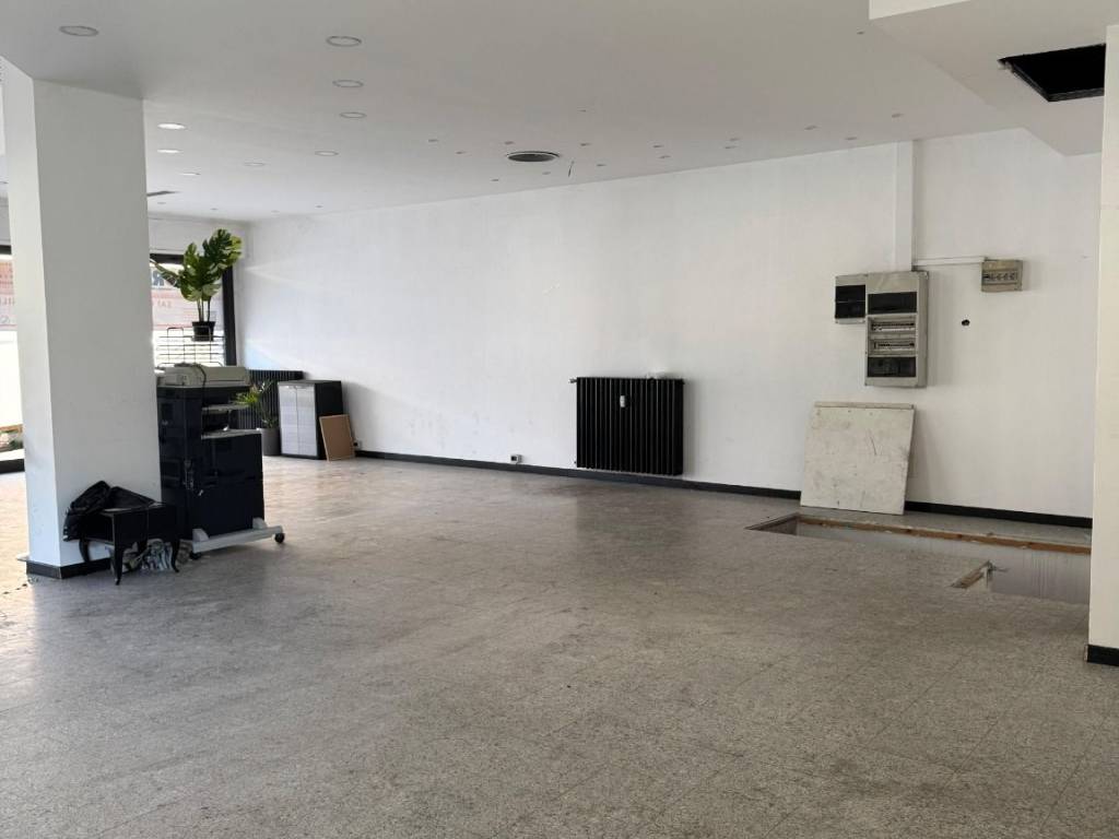 negozio in affitto a Milano in zona Rogoredo